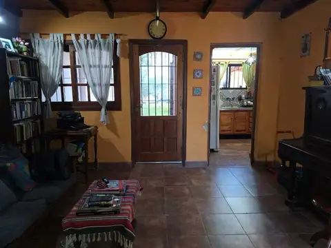 Casa 5 ambientes con 1 baño