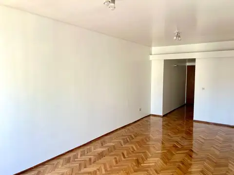 Oficina 4 ambientes con 1 baño