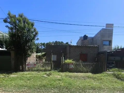 Lote con propiedad de tres ambientes en Monte Vera. Financiación