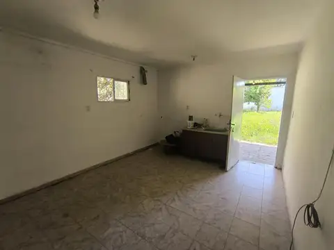 Se vende casa de dos dormitorios en amplio terreno. Permuta o Financiacion