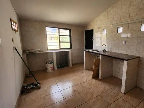 Local en Alquiler en Centenario, USD 2.500