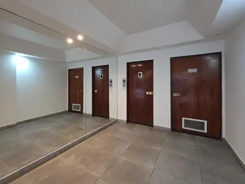 EXCELENTE 2 AMBIENTES LATERAL LUN¡MINOSO CON VISTA. INMEJORABLE UBICACION.. APTO CREDITO HIPOTECARIO