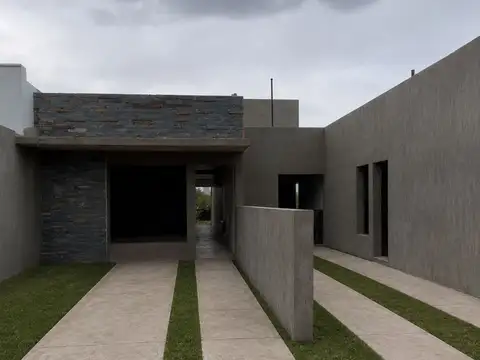 CASA CON ENTREGA EN 45 DIAS Bº VISTA OLIVA - MAIPU