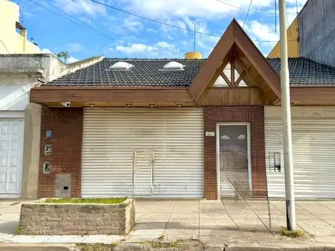 Venta casa 5 ambientes cochera y local 2 familias