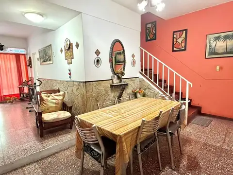 Venta casa 5 ambientes cochera y local 2 familias