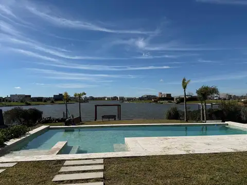 Casa 4 ambientes con 3 baños