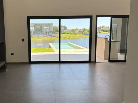 Casa en Venta en El Cazal, USD 255.000