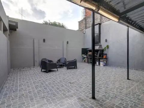 VENTA CASA 3 AMB CON PATIO Y COCHERA EN CIUDADELA