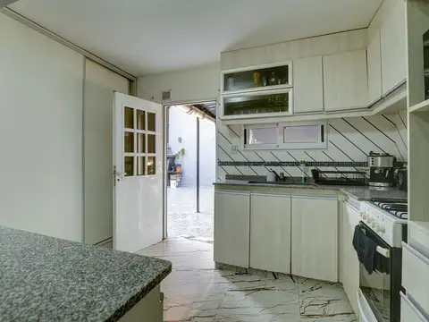 Casa 3 ambientes con 2 baños