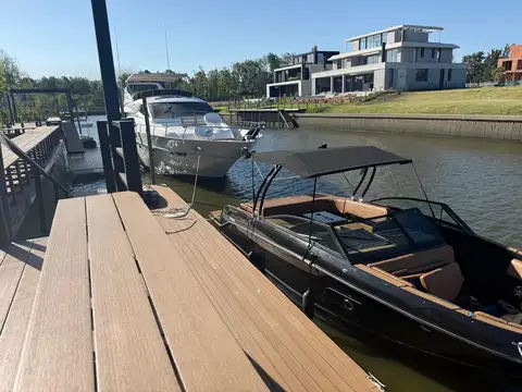 Casa al rio con muelle propio en venta/alquile en barrio El Yacht, Nordelta