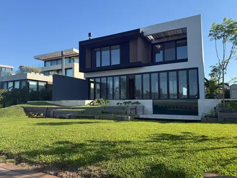 Casa al agua en venta en EL YACHT