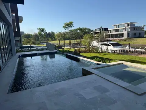 Casa 7 ambientes con 5 baños