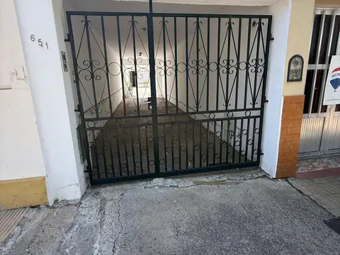  VENTA CASA 3 DORMITORIOS EN BARRIO CATEDRAL.
