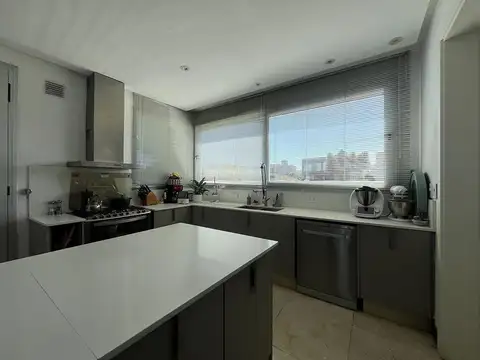 Ayres Plaza - Moderna casa en venta