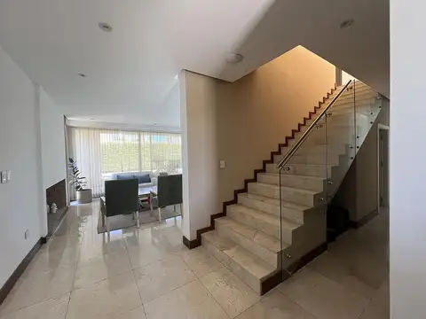 Casa en Alquiler en Countries y Barrios Cerrados en Pilar, USD 3.300