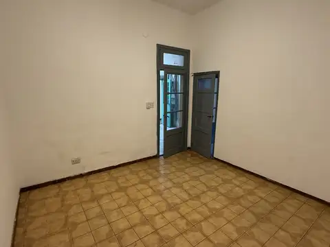 3 AMB. AL FRENTE SOLO USO COMERCIAL ó PROFESIONAL
