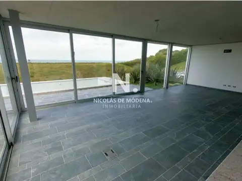 Vende apartamento con vista al mar en Punta Ballena de 3 dormitorios.