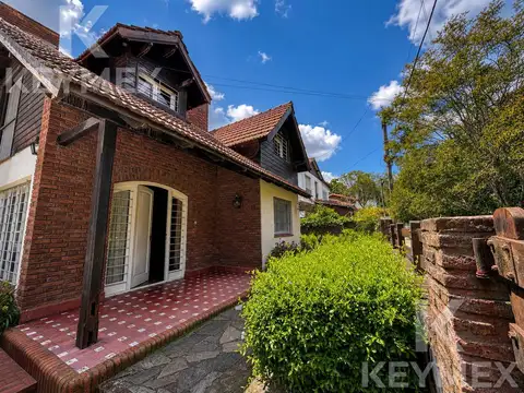 Casa en venta de 4 dormitorios en La Plata - APTO BANCO