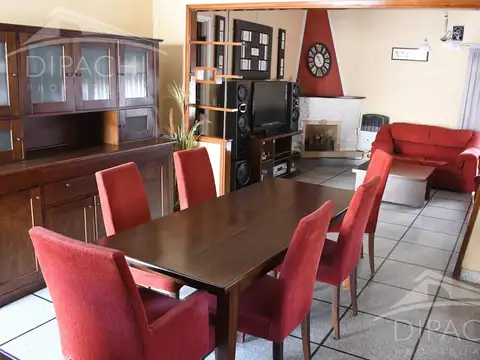 Casa en Venta con 2 cocheras