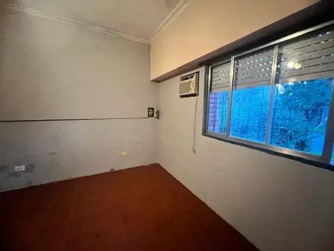 EN VENTA EN PALOMAR CASA AMPLIA EN PLANTA BAJA CON COCHERA - FICHA 10347