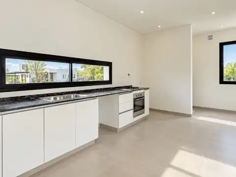 Casa 5 ambientes con 3 baños