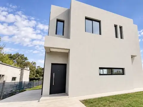 CASA EN VENTA EN SANTA LUCIA - PILAR DEL ESTE