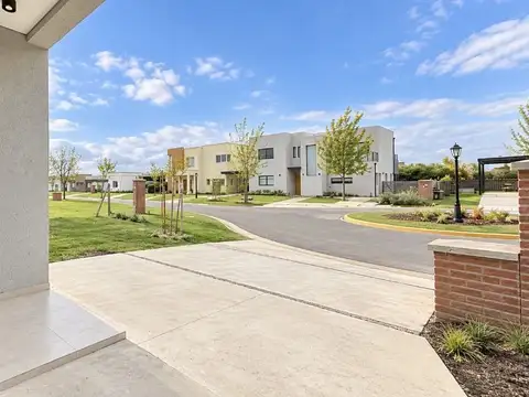 CASA EN VENTA EN SANTA LUCIA - PILAR DEL ESTE