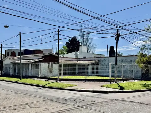 Casa de 3 dormitorios en Uriarte y Warnes