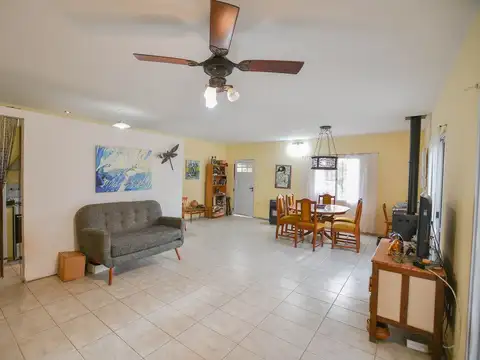 Casa 2 dormitorios c/ gran parque 