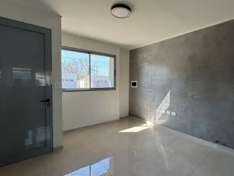 VENTA DUPLEX / 2 DORMITORIOS /COCHERA