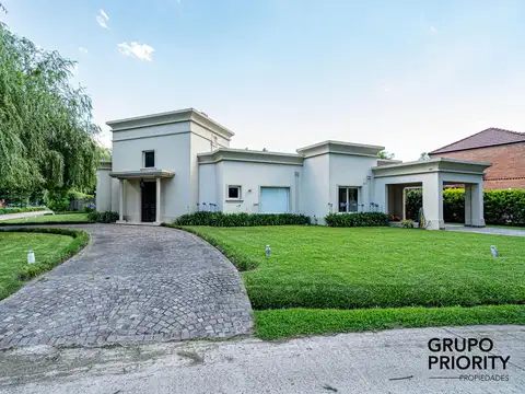 Casa en venta en la mejor ubicacion de La Peregrina!