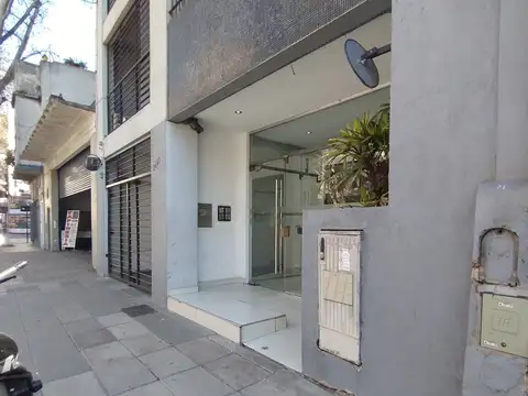 Monoambiente divisible contrafrente con balcón
