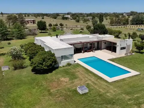 VENTA CASA-CHACRA 4 AMB  CHACRAS DE OLIVIA ZARATE