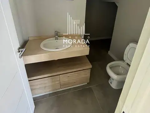 Casa en Venta con 4 cocheras