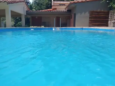 CHALET 2 DORMITORIOS CON PARQUE Y PISCINA  EN FUNES