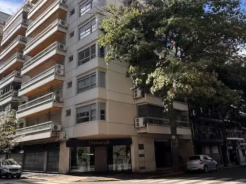 Departamento en alquiler en Barrio Norte de 4 ambientes con dependencia y cochera fija