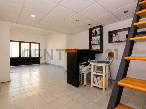 Casa 6 ambientes con 2 baños
