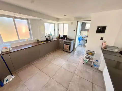 Casa en Venta con 4 cocheras