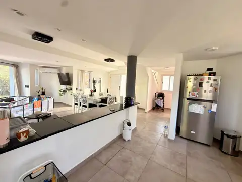 Casa 5 ambientes con 3 baños