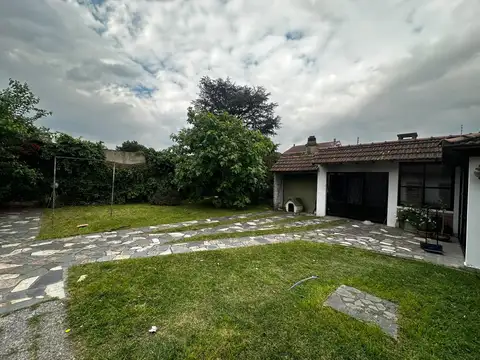 Casa en Venta con 2 cocheras