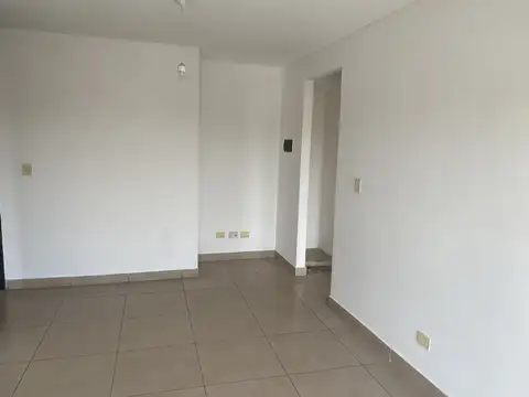 DOS AMBIENTES BALCON CORRIDO 8X 1,10 -COCHERA FIJA