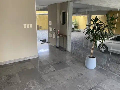 DOS AMBIENTES BALCON CORRIDO 8X 1,10 -COCHERA FIJA