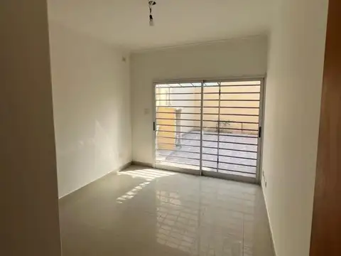 Depto Tipo Casa en Alquiler con 1 cocheras