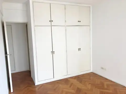 Dos ambientes c/ cochera •  Belgrano • La Pampa 831