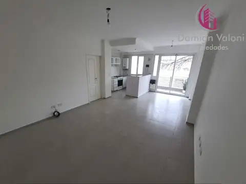 HERMOSO MONOAMBIENTE, AL FRENTE CON BALCON