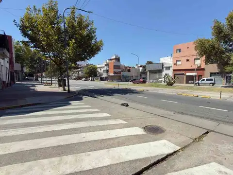 Avenida General Francisco Fernández de la Cruz 1200