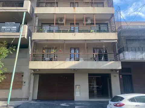 Cnel. Salvadores al 1500. Barracas. Depto. 4 ambientes con patio y espacio guradacoche.