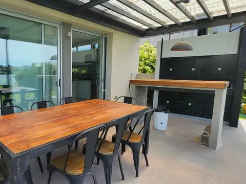 Casa en Alquiler Temporal con cochera