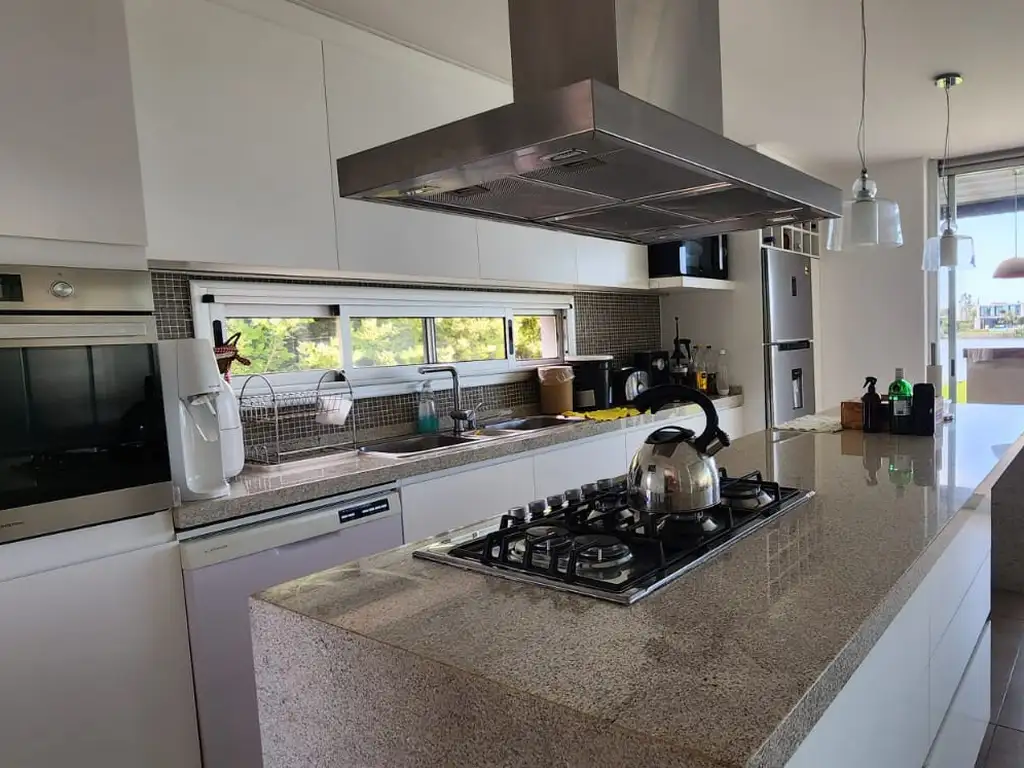 Casa en Barbarita de 4 dormitorios