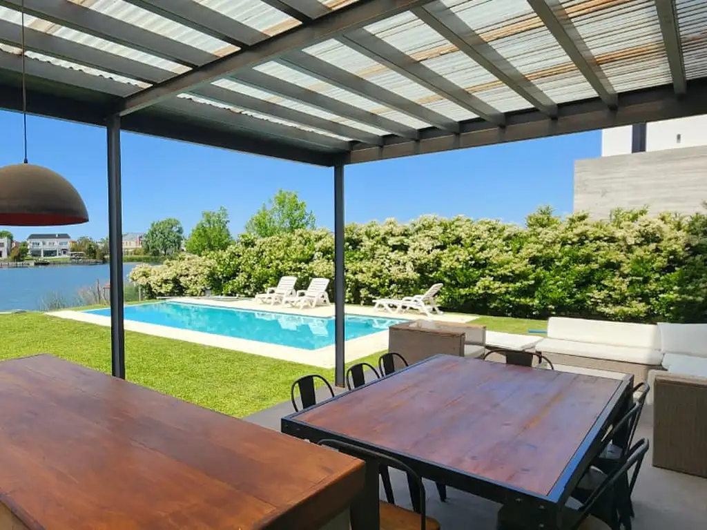 Casa en Alquiler Temporal con cochera